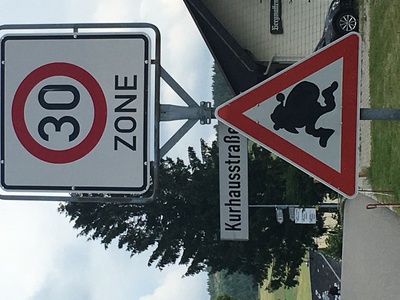 Neues Verkehrszeichen – Wolfgang Graf