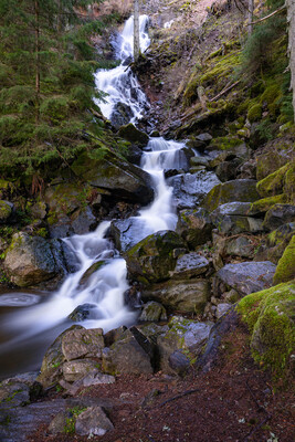 Wasserfall in der Nähe der Wutach, Drei Schluchten Tour – Tristan Ziegler